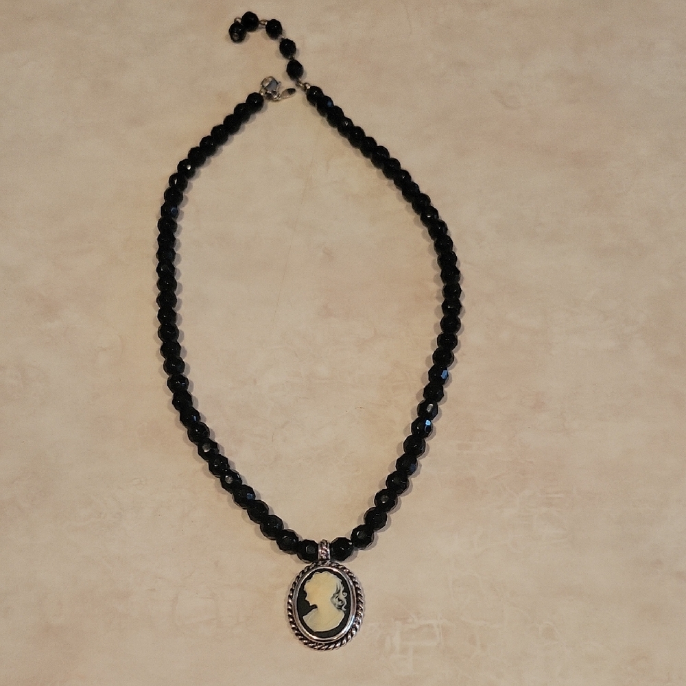 Premier Designs Black and White Necklace with Horseshoe Pendant